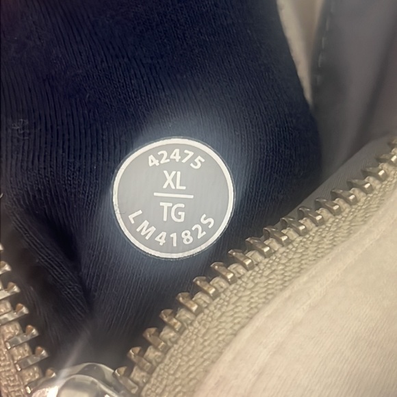 Lululemon Dispatch Hoodie Size XL - Picture 9 of 9